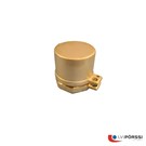 Öljysäiliön liitin hatulla